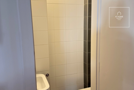 Renovated panoramic corner apartment in the city center, District V