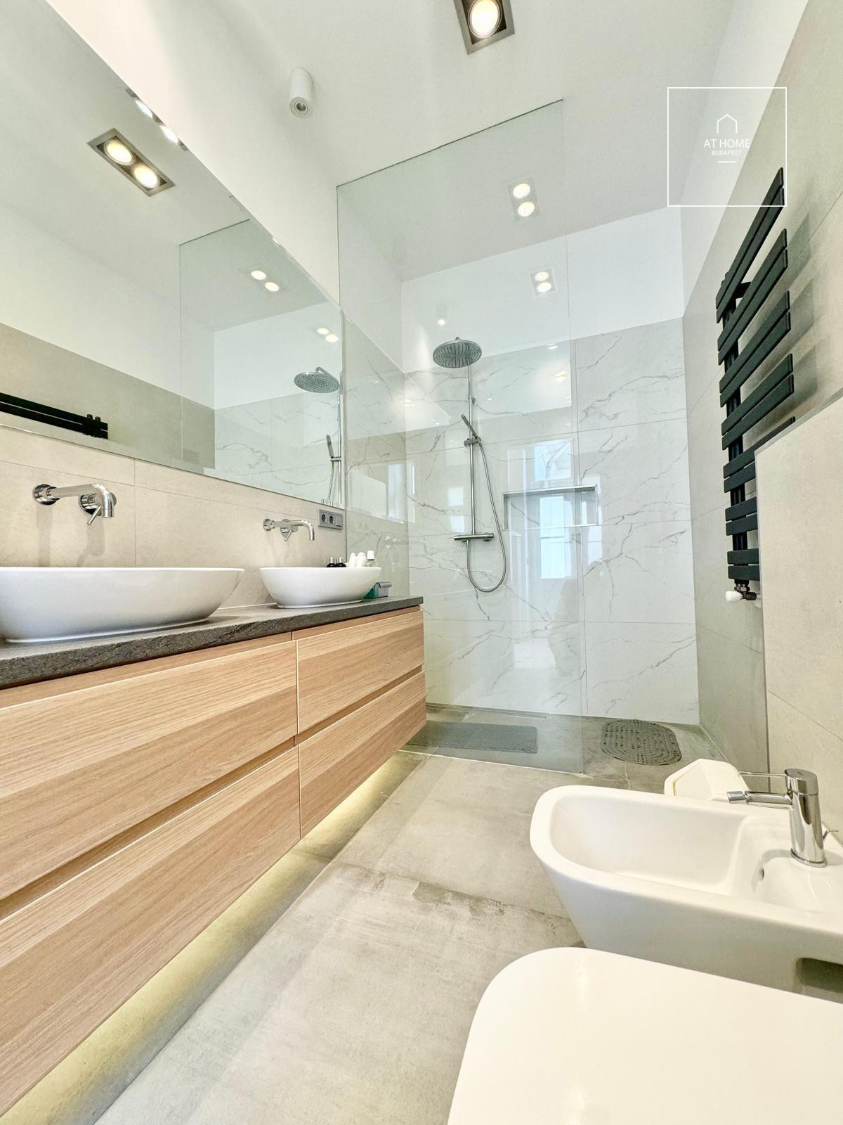 Premium refurbished one-bedroom apartment for rent in the 6th district of Budapest, Terézváros