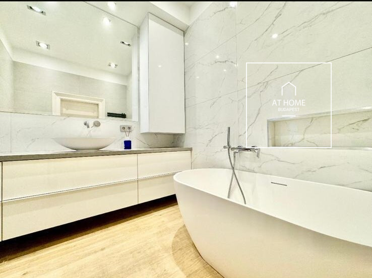 Premium refurbished one-bedroom apartment for rent in the 6th district of Budapest, Terézváros