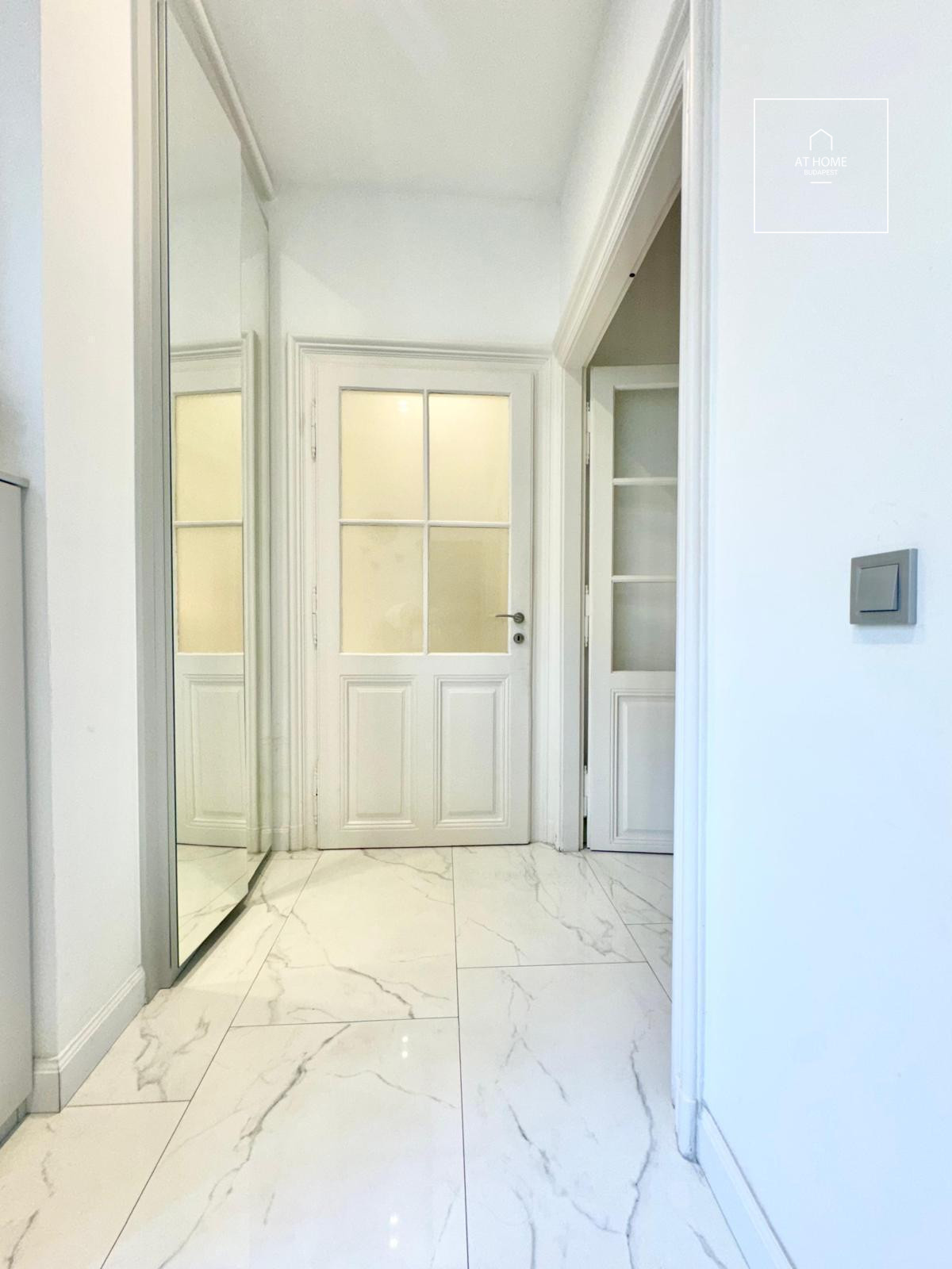 Premium refurbished one-bedroom apartment for rent in the 6th district of Budapest, Terézváros