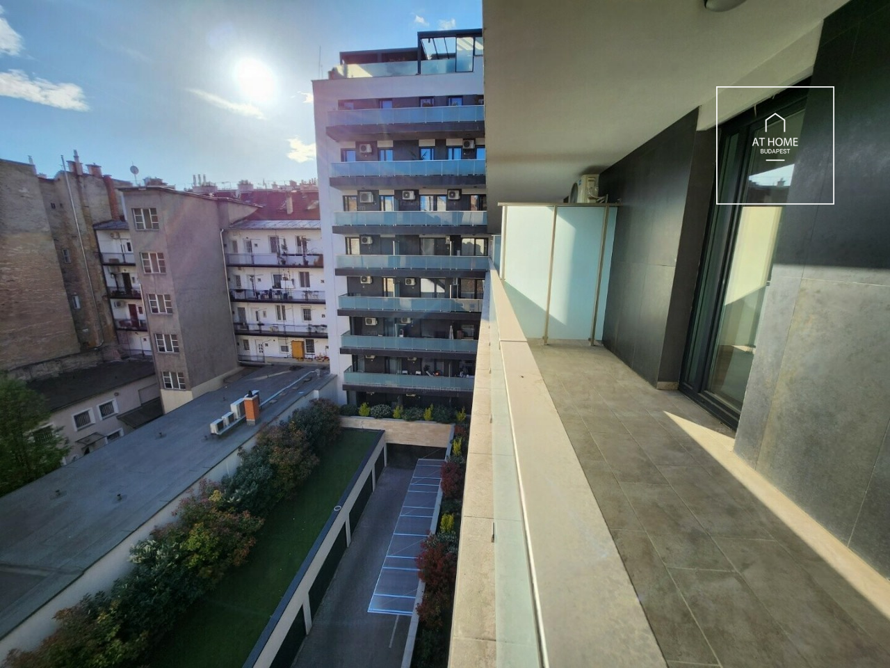 A two-bedroom premium apartment is available for rent in the 13th district of Budapest, Újlipótváros