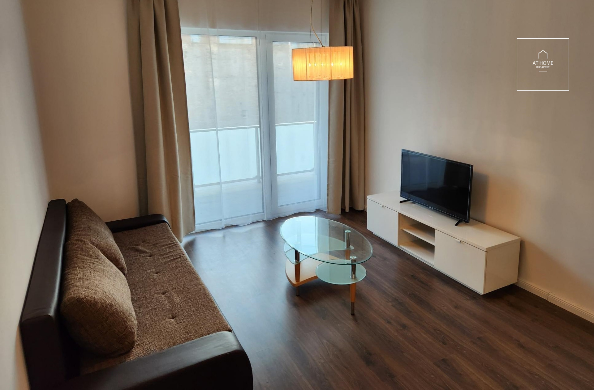 A two-bedroom premium apartment is available for rent in the 13th district of Budapest, Újlipótváros
