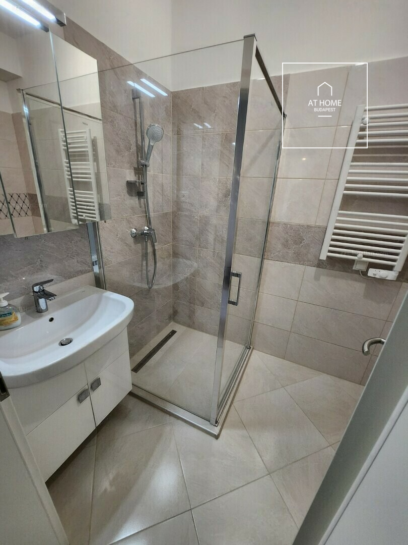 A two-bedroom premium apartment is available for rent in the 13th district of Budapest, Újlipótváros