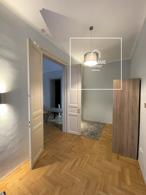 Pet-Friendly 3-Bedroom Apartment for Long-Term Rent in District VI