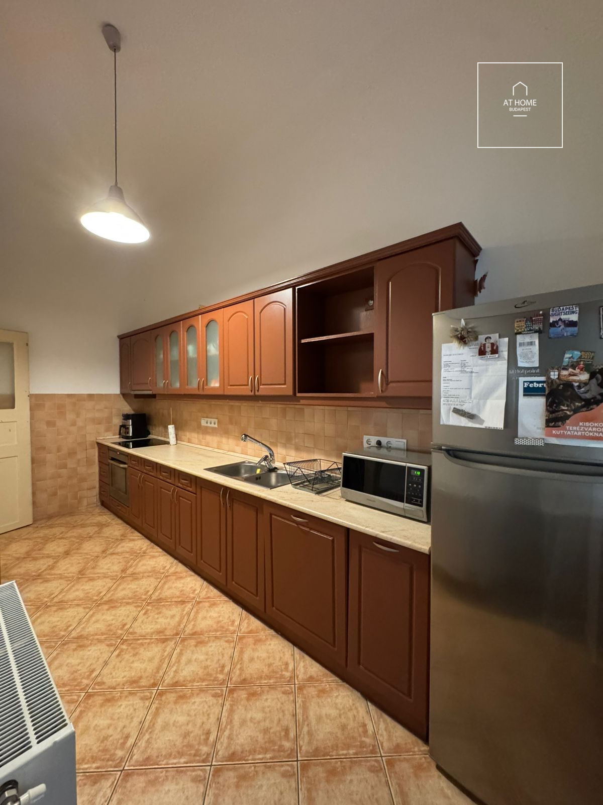 Pet-Friendly 3-Bedroom Apartment for Long-Term Rent in District VI