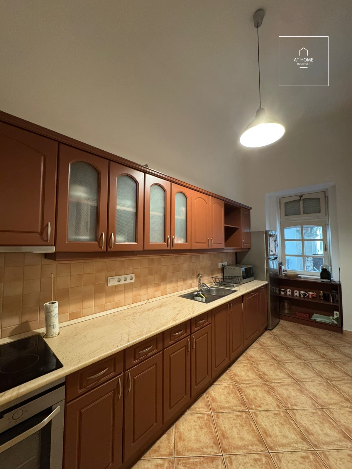 Pet-Friendly 3-Bedroom Apartment for Long-Term Rent in District VI
