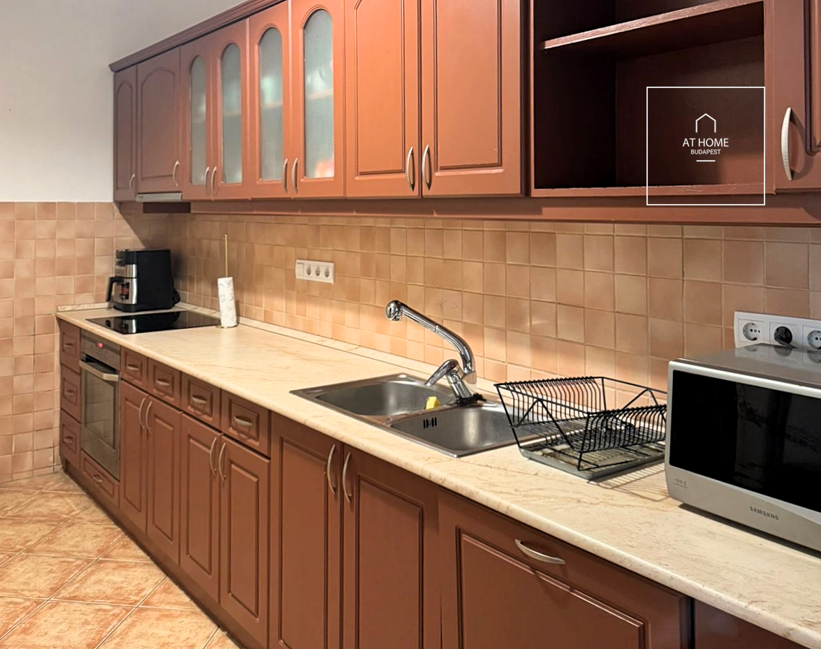 Pet-Friendly 3-Bedroom Apartment for Long-Term Rent in District VI