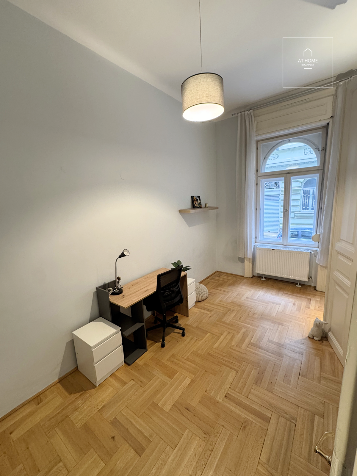 Pet-Friendly 3-Bedroom Apartment for Long-Term Rent in District VI