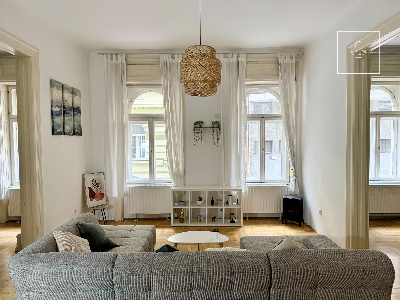 Pet-Friendly 3-Bedroom Apartment for Long-Term Rent in District VI