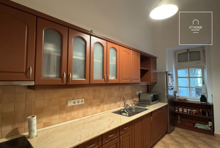 Pet-Friendly 3-Bedroom Apartment for Long-Term Rent in District VI
