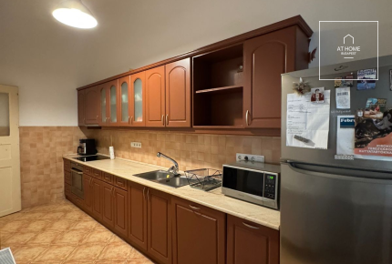 Pet-Friendly 3-Bedroom Apartment for Long-Term Rent in District VI