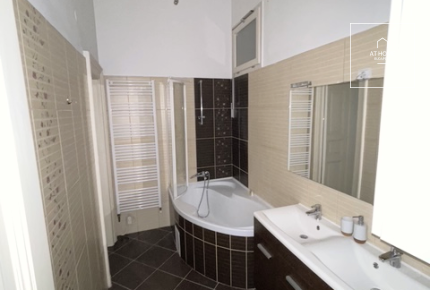 Pet-Friendly 3-Bedroom Apartment for Long-Term Rent in District VI