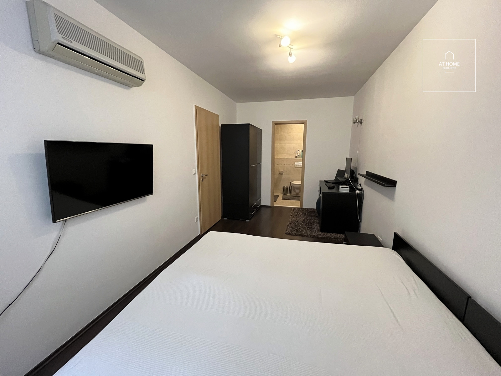 82 sqm apartment with parking space near Andrássy Avenue