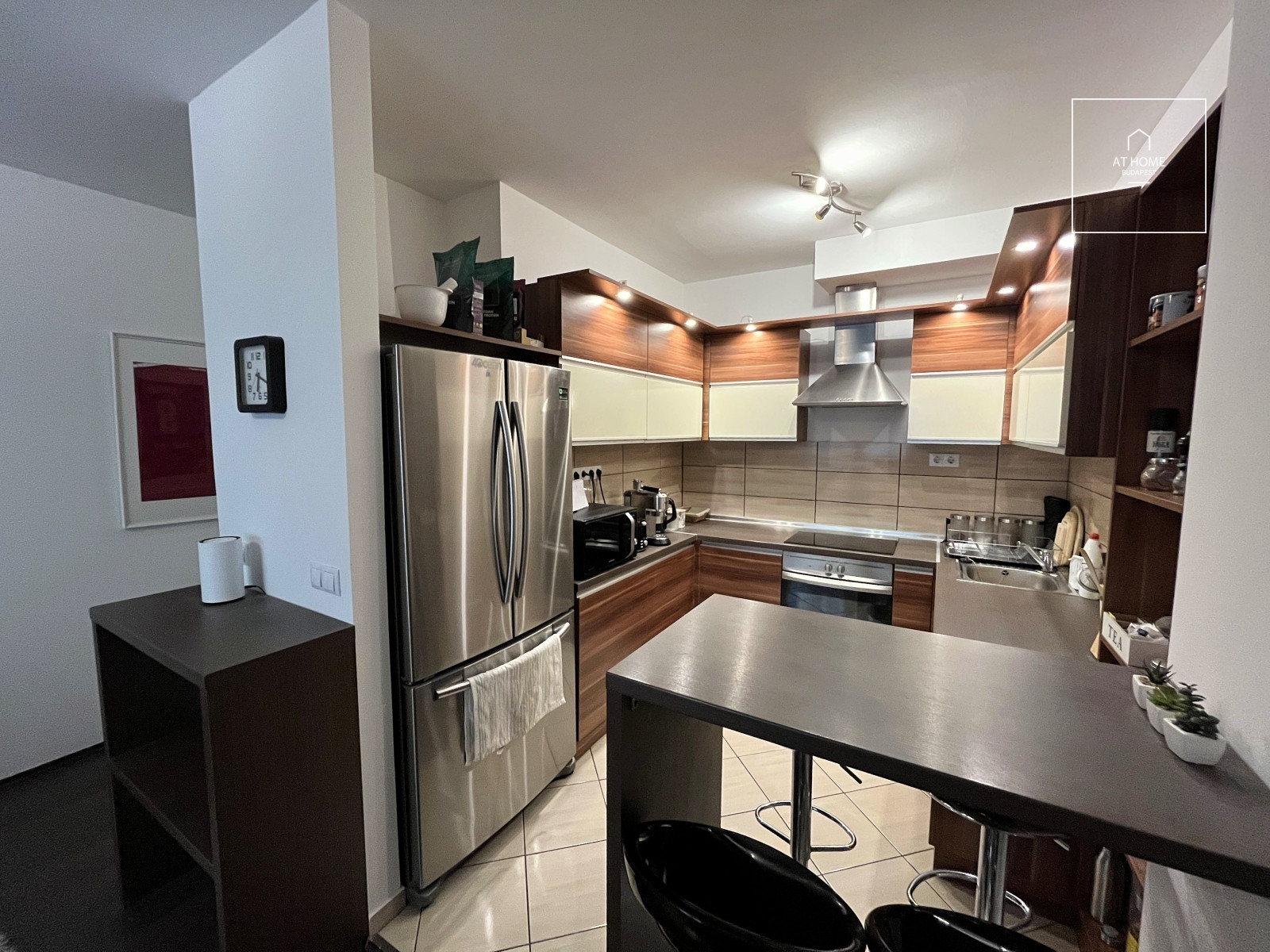 82 sqm apartment with parking space near Andrássy Avenue