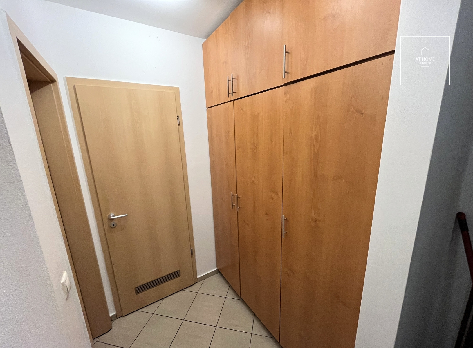 82 sqm apartment with parking space near Andrássy Avenue