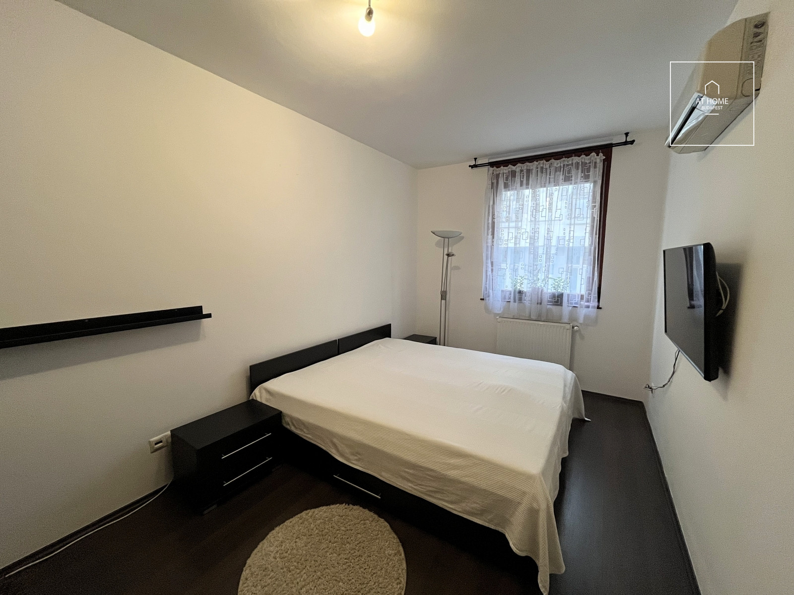 82 sqm apartment with parking space near Andrássy Avenue