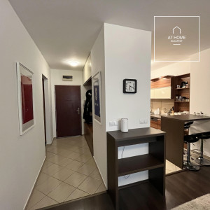82 sqm apartment with parking space near Andrássy Avenue