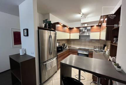 82 sqm apartment with parking space near Andrássy Avenue
