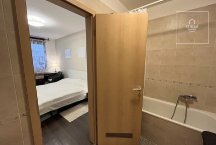 82 sqm apartment with parking space near Andrássy Avenue