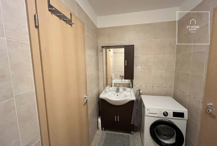 82 sqm apartment with parking space near Andrássy Avenue