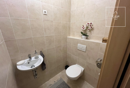 82 sqm apartment with parking space near Andrássy Avenue