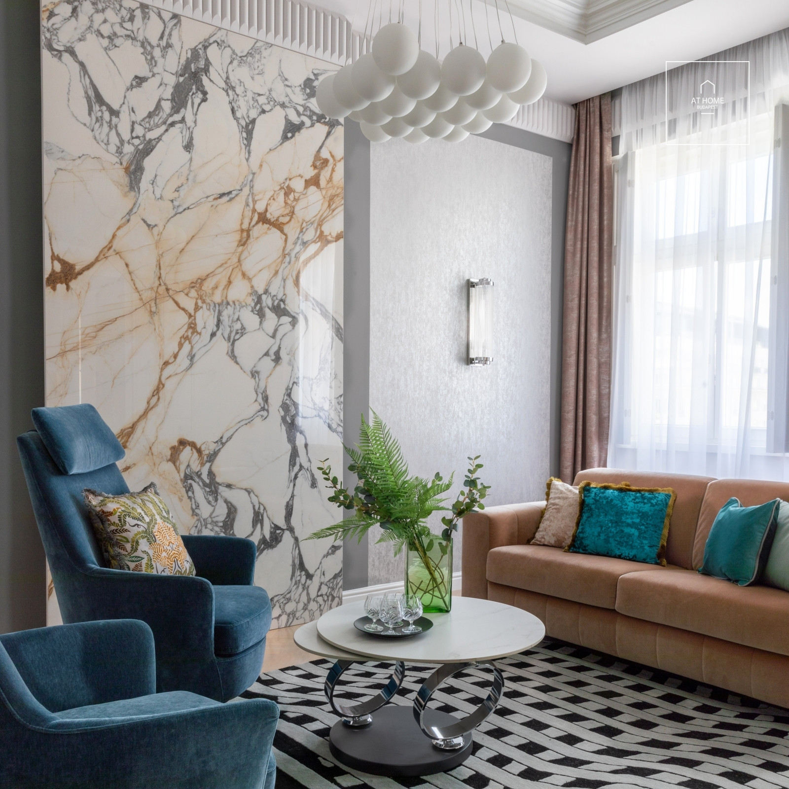 Freshly Renovated and Fully Furnished Downtown Apartment with Panoramic Views