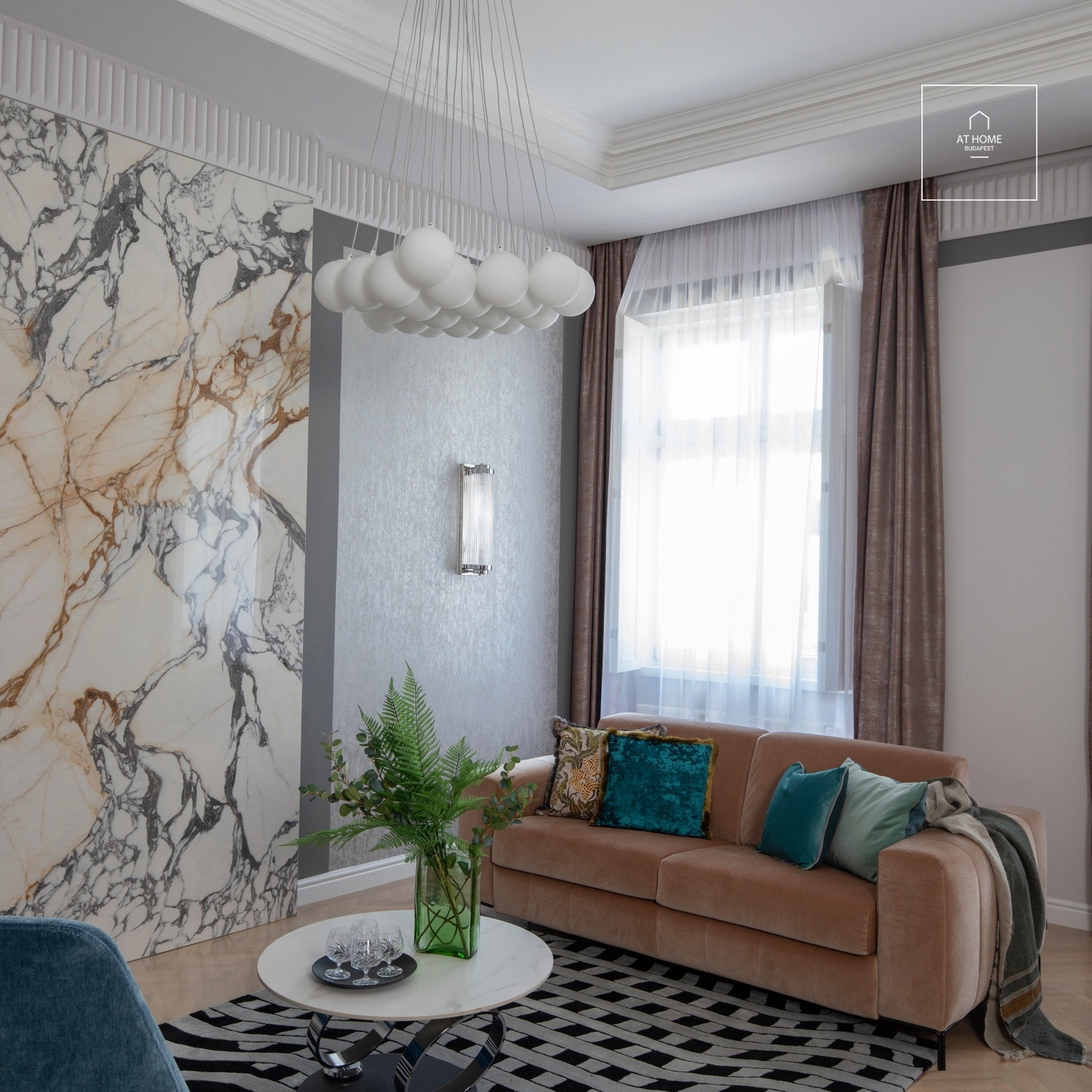 Freshly Renovated and Fully Furnished Downtown Apartment with Panoramic Views