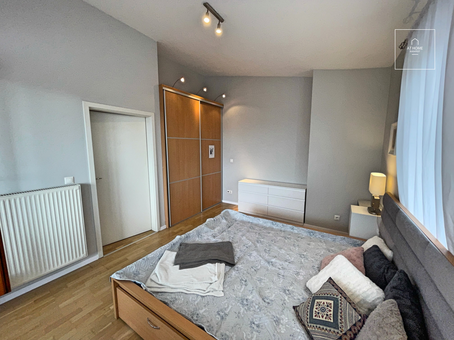 Sunny apartment for rent Budapest VI. district, Terézváros