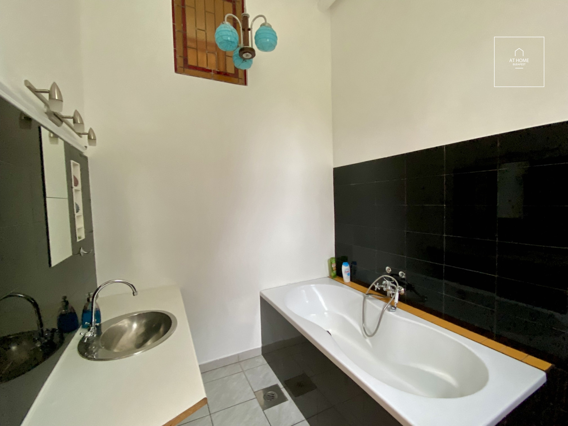 Elegant historic villa Apartment for Rent in Rézmál – Also Suitable as an Office