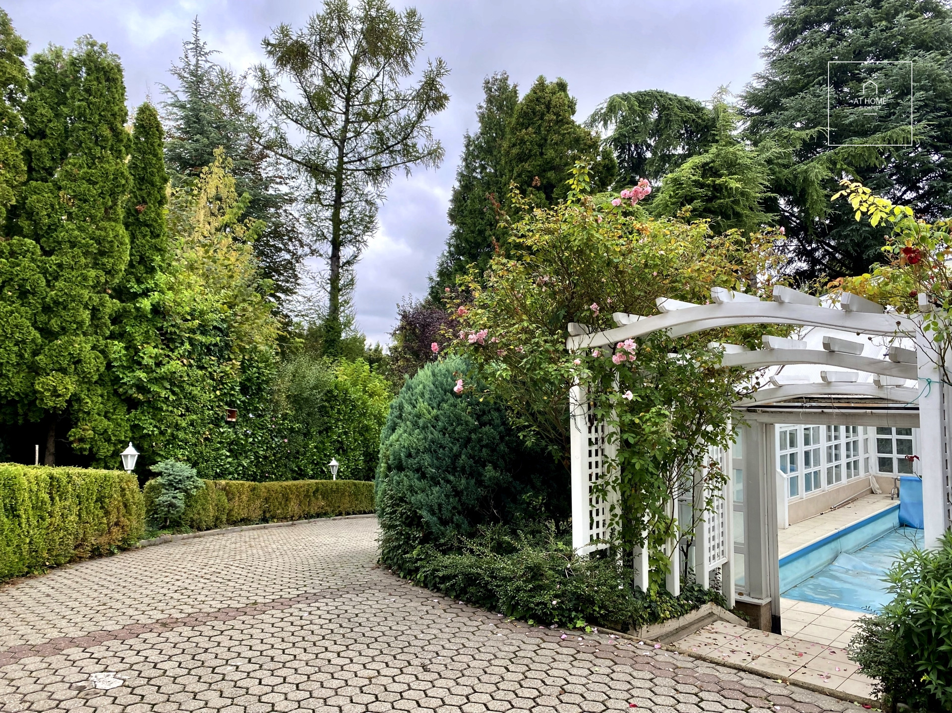 Teraszos két hálószobás lakás Budapest XII. kerület, Kissvábhegy