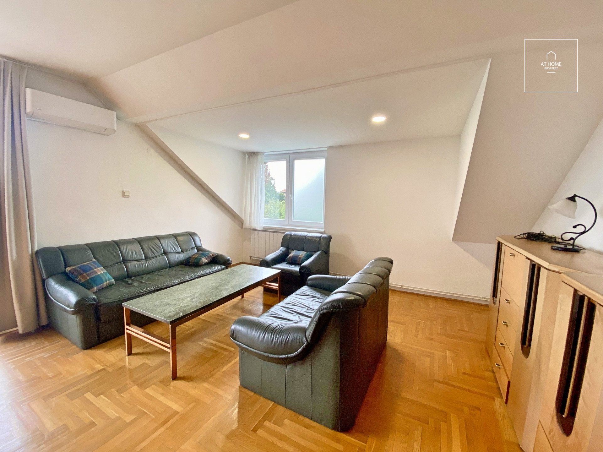 Teraszos két hálószobás lakás Budapest XII. kerület, Kissvábhegy