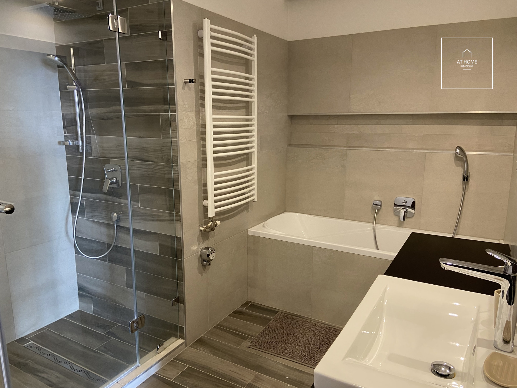 Premium one-bedroom apartment available for rent in Budapest, 5th district, Downtown