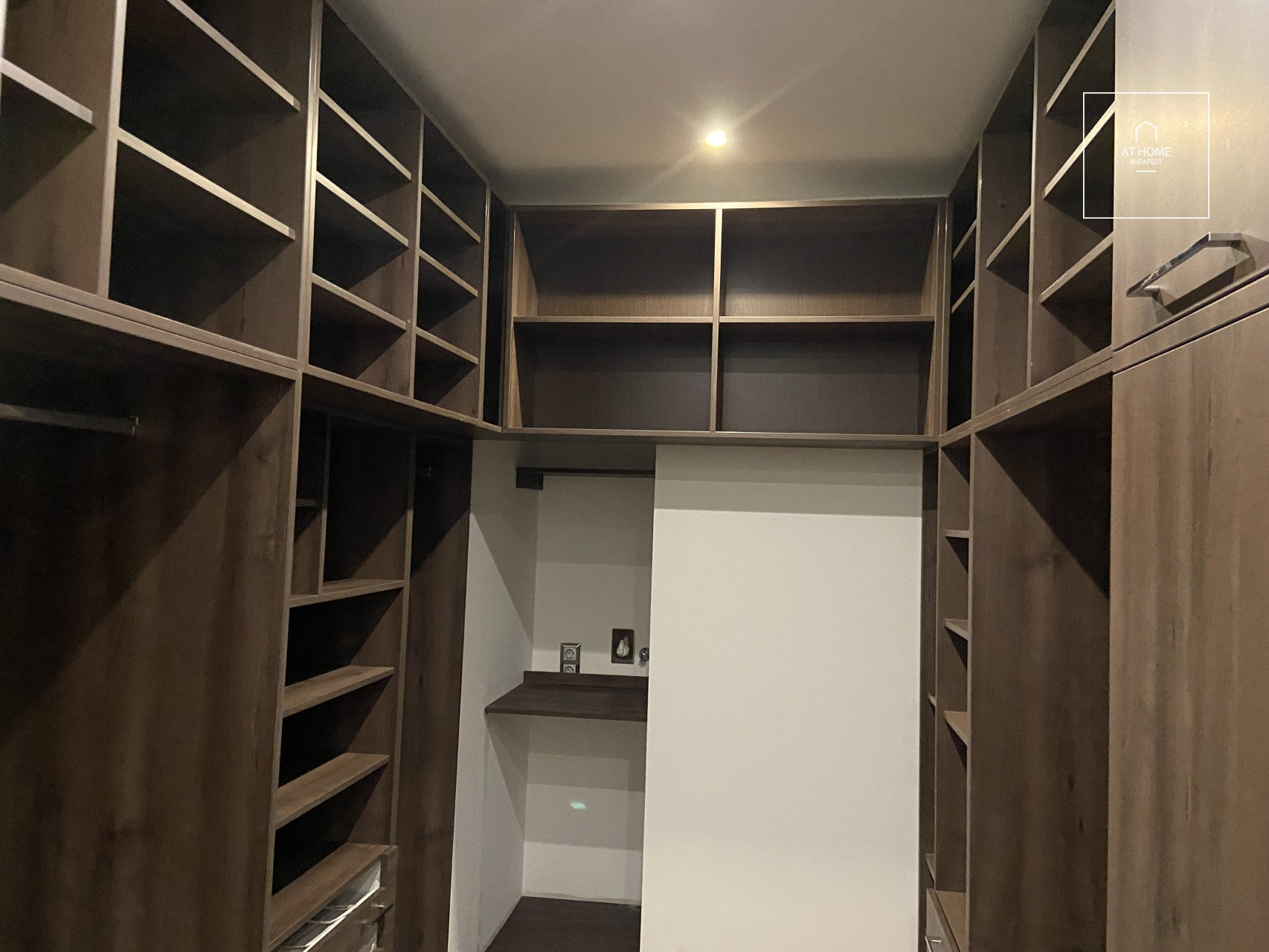 Premium one-bedroom apartment available for rent in Budapest, 5th district, Downtown