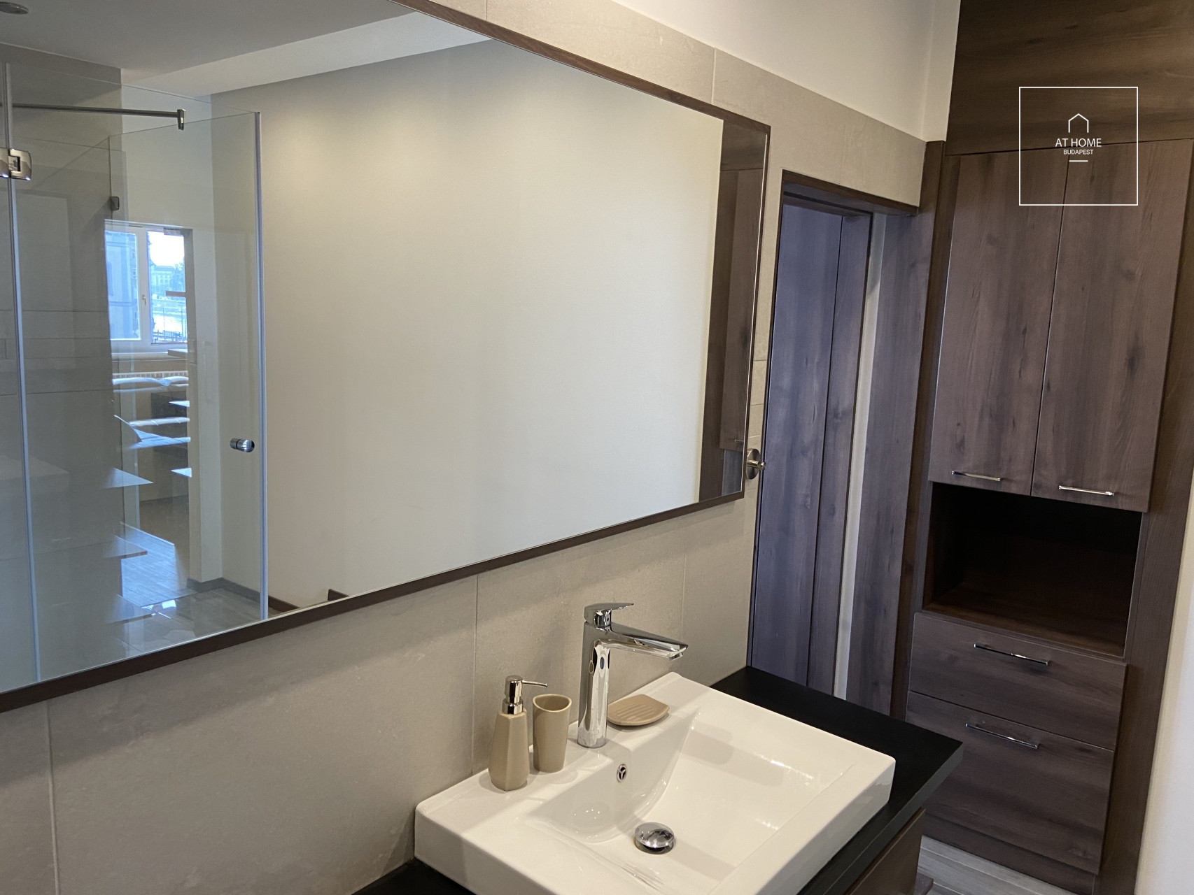 Premium one-bedroom apartment available for rent in Budapest, 5th district, Downtown