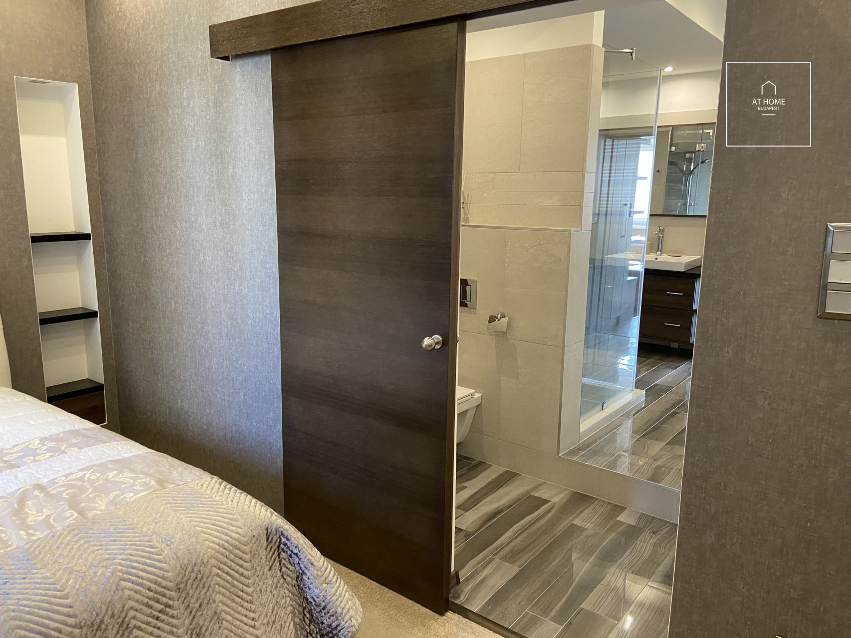 Premium one-bedroom apartment available for rent in Budapest, 5th district, Downtown