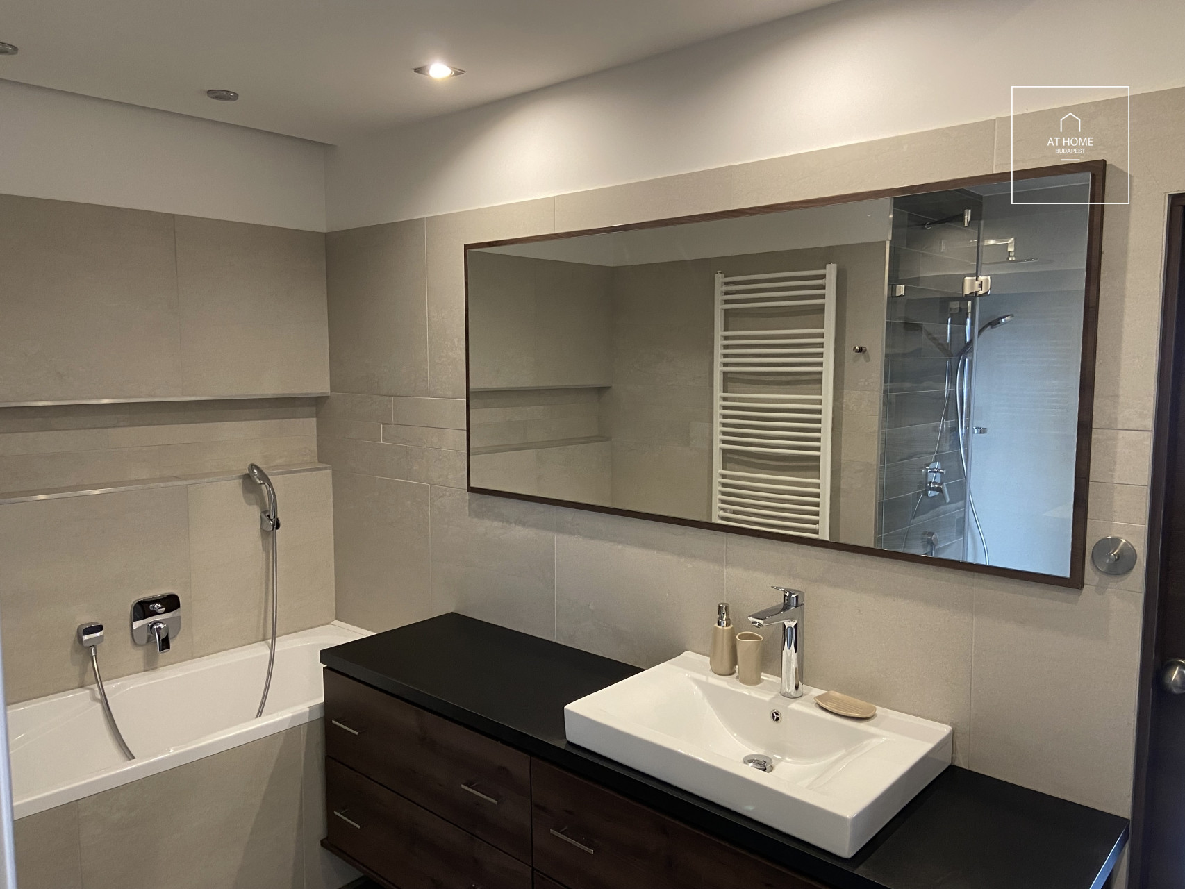 Premium one-bedroom apartment available for rent in Budapest, 5th district, Downtown