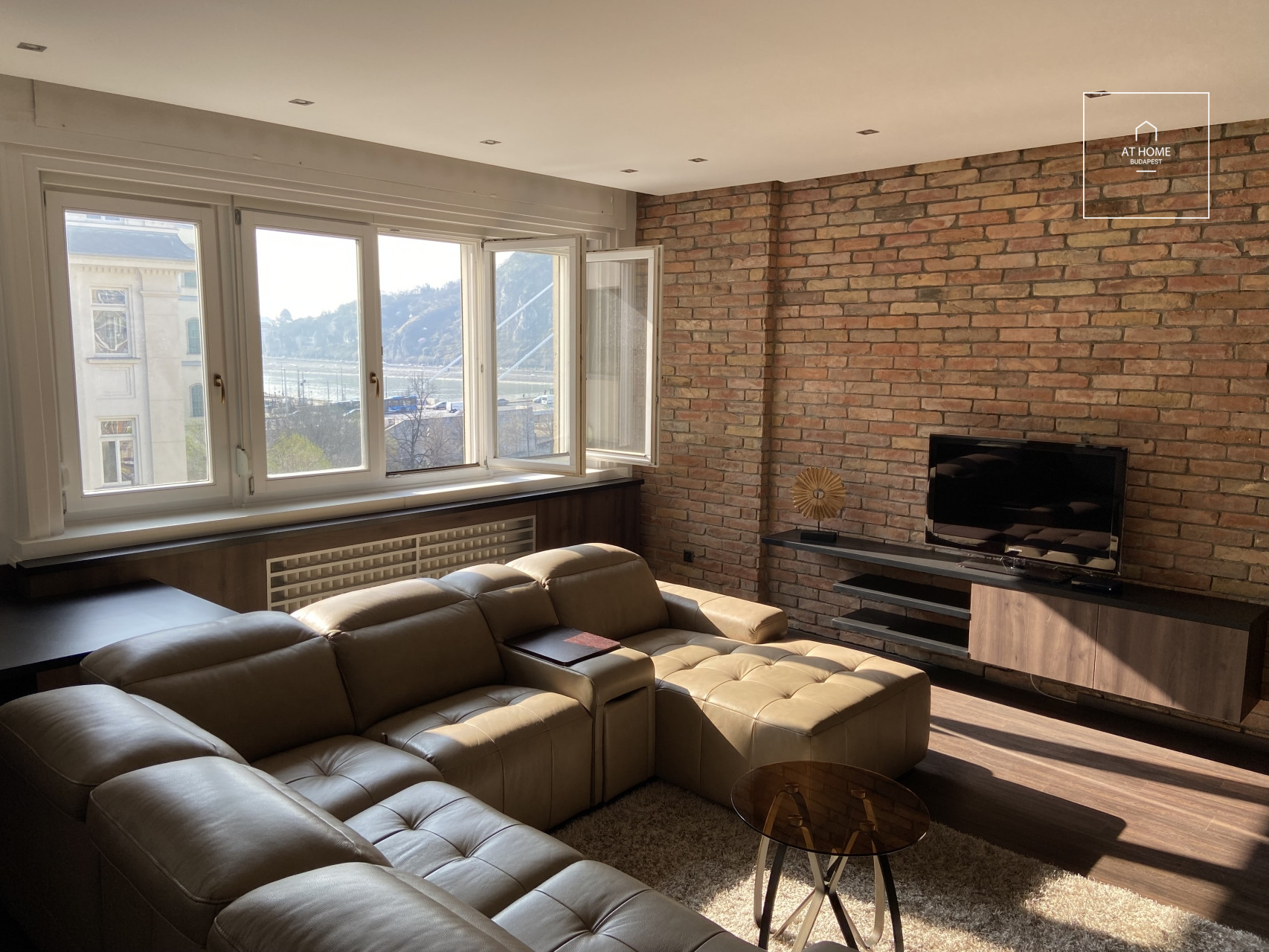 Premium one-bedroom apartment available for rent in Budapest, 5th district, Downtown