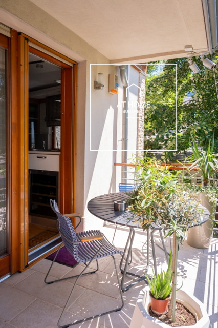 160 sqm First-Floor Apartment with 3 Bedrooms and Parking in District XII