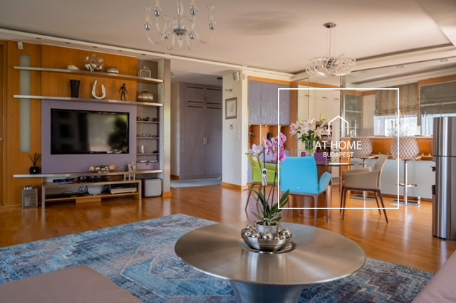 160 sqm First-Floor Apartment with 3 Bedrooms and Parking in District XII