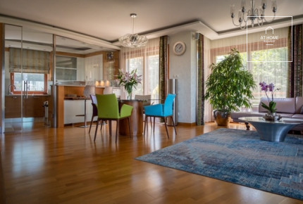 160 sqm First-Floor Apartment with 2 Bedrooms and Parking in District XII