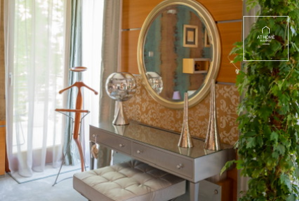 160 sqm First-Floor Apartment with 2 Bedrooms and Parking in District XII