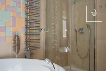 160 sqm First-Floor Apartment with 2 Bedrooms and Parking in District XII