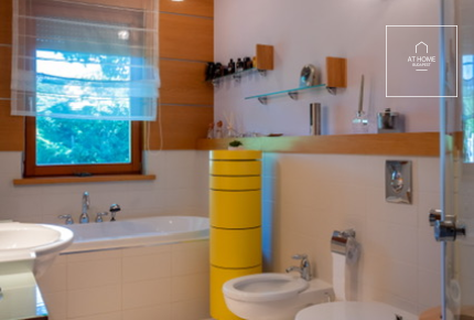 160 sqm First-Floor Apartment with 2 Bedrooms and Parking in District XII