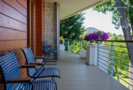 160 sqm First-Floor Apartment with 2 Bedrooms and Parking in District XII