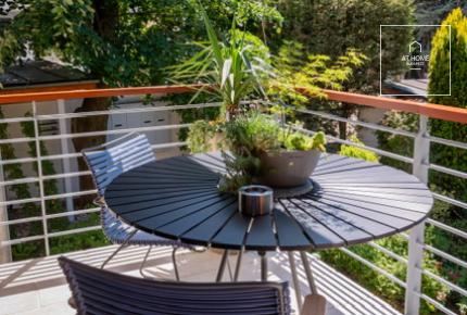 160 sqm First-Floor Apartment with 2 Bedrooms and Parking in District XII