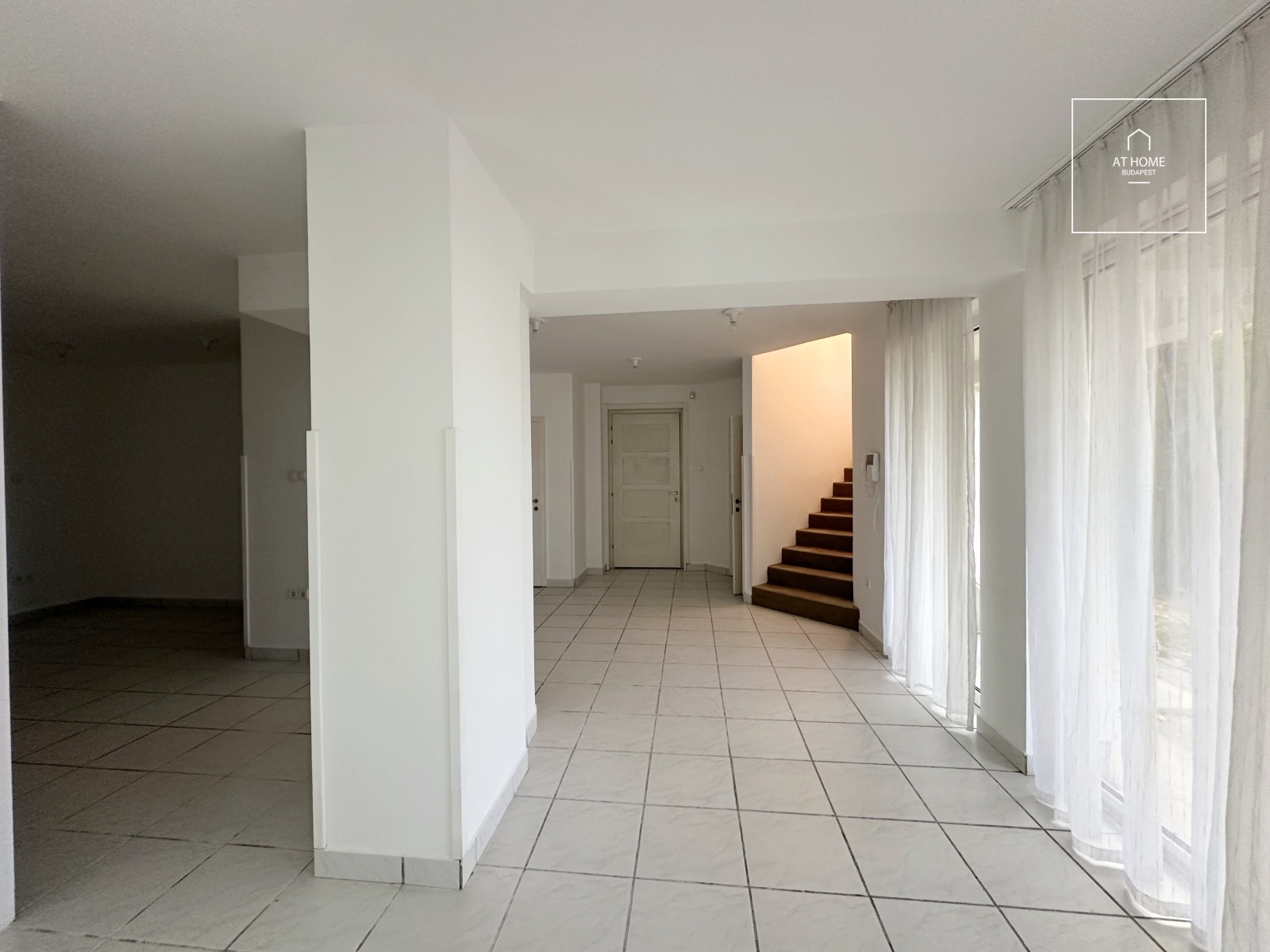 Napfényes Önálló családi ház kiadó Budapest XII. kerület, Svábhegy