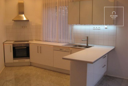 Napfényes Önálló családi ház kiadó Budapest XII. kerület, Svábhegy