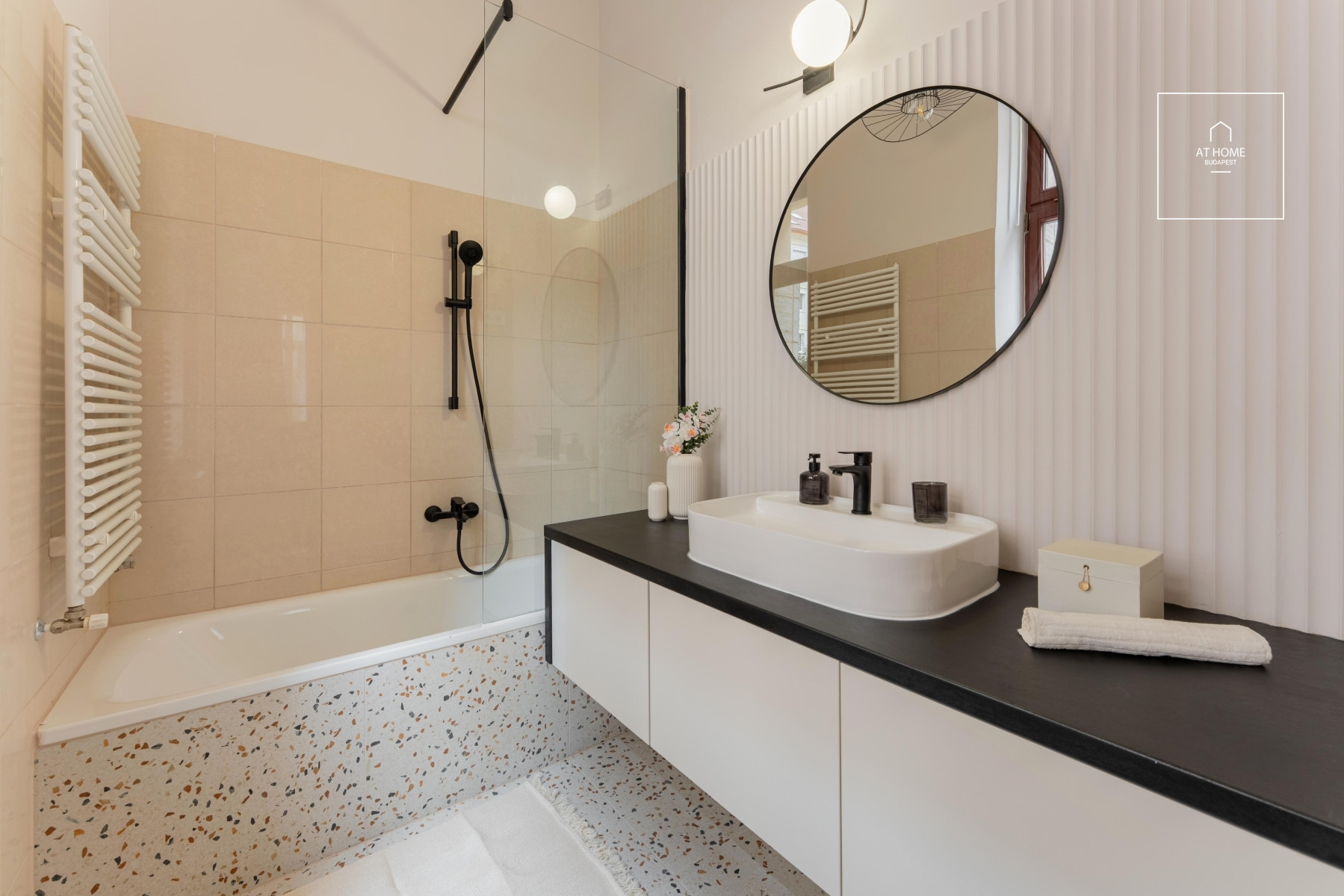 Bright 2-Bedroom Apartment in Budapest City Center, Near Gozsdu Courtyard