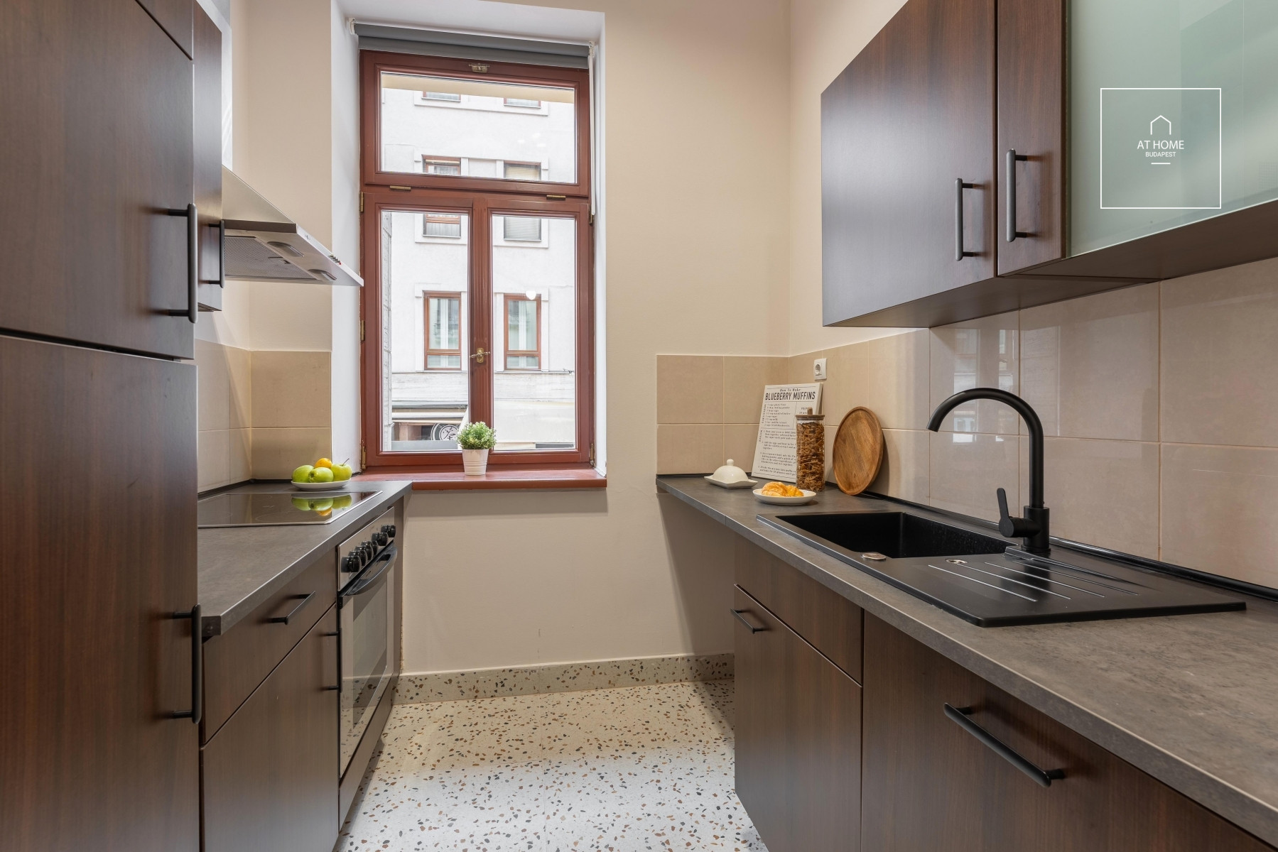 Bright 2-Bedroom Apartment in Budapest City Center, Near Gozsdu Courtyard