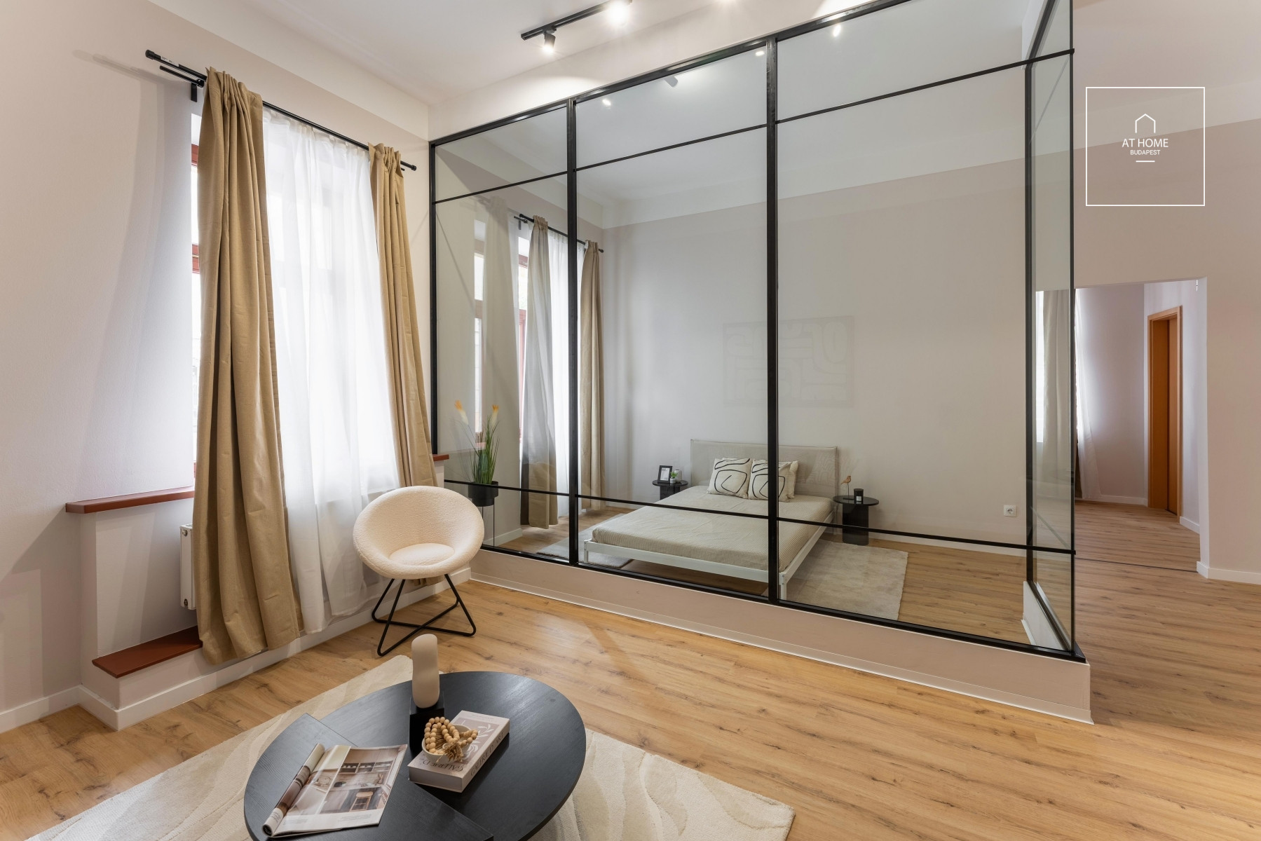 Világos, 2 hálószobás lakás Budapest belvárosában, a Gozsdu udvar közelében